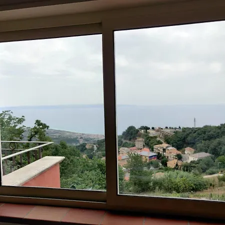 La Finestra Sul Tirreno Apartment *
